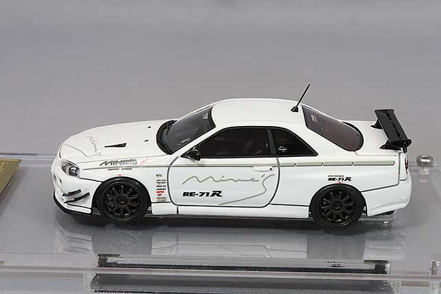 Chargez l&#39;image dans la visionneuse de la galerie, Modèle d&#39;allumage 1/64 Nissan Skyline GT-R Mine&#39;s (R34) blanc avec roues CE28N 18 pouces (Bronze) IG2722
