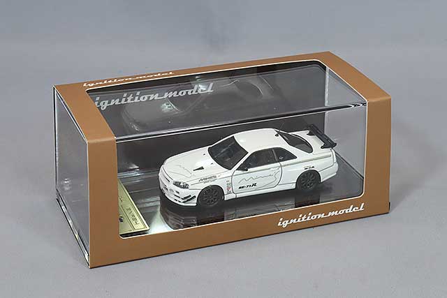 Cargue la imagen en el visor de la galería, Modelo de encendido 1/64 Nissan Skyline GT-R Mine&#39;s (R34) Blanco con ruedas CE28N de 18 pulgadas (Bronce) IG2722
