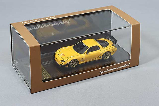 modèle d'allumage 1/64 FEED RX-7 (FD3S) Jaune avec roues Advan Racing GT 18 pouces (Or) RésineIG2726