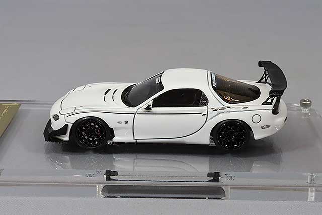 Load image into Gallery viewer, ignition model 1/64 FEED RX-7 (FD3S) White with AdvanRS-DF 18-inch Wheels (Black) ResinIG2727
