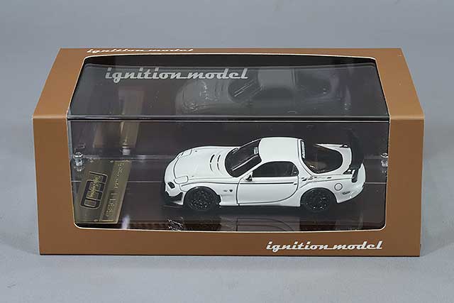 Load image into Gallery viewer, ignition model 1/64 FEED RX-7 (FD3S) White with AdvanRS-DF 18-inch Wheels (Black) ResinIG2727
