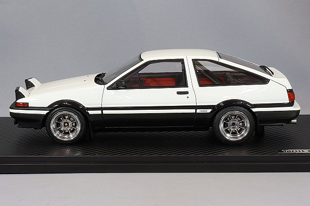 Cargue la imagen en el visor de la galería, Modelo de encendido 1/18 Toyota Sprinter Trueno 3Dr GT Apex (AE86) Blanco/Negro con ruedas Hayashi Street de 15 pulgadas IG2791
