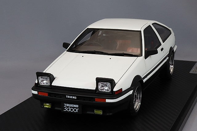 Modelo de encendido 1/18 Toyota Sprinter Trueno 3Dr GT Apex (AE86) Blanco/Negro con ruedas Hayashi Street de 15 pulgadas IG2791