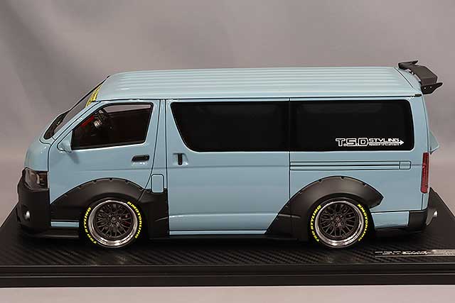 Cargue la imagen en el visor de la galería, Modelo de encendido 1/18 TSD Works Hiace Blue Grey con ruedas TSD X-Three de 19 pulgadas (polaco y bronce) IG2803
