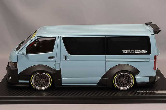 modèle d'allumage 1/18 TSD Works Hiace Blue Grey avec roues TSD X-Three 19 pouces (polonais et bronze) IG2803