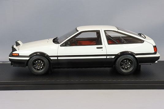 ignition model 1/18 Toyota Sprinter Trueno 3Dr GT Apex (AE86) White/Black Initial D Takumi FujiwaraIG2871