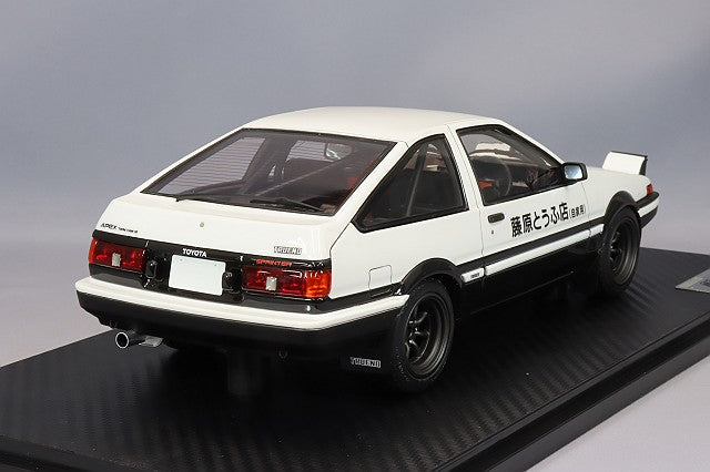 Cargue la imagen en el visor de la galería, Modelo de encendido 1/18 Toyota Sprinter Trueno 3Dr GT Apex (AE86) Blanco/Negro Inicial D Takumi FujiwaraIG2871
