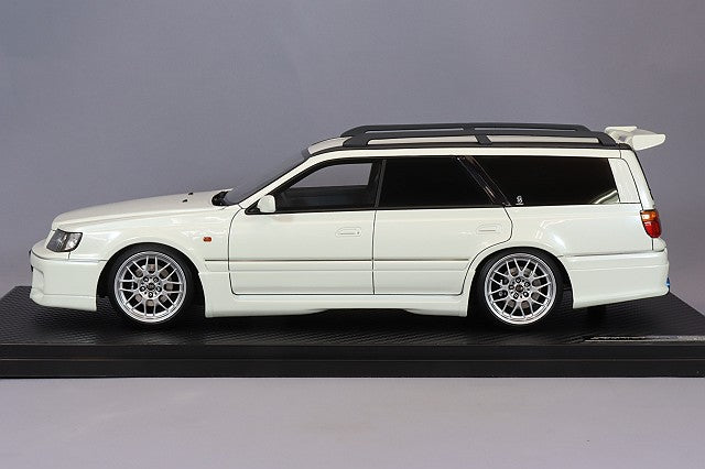 Laden Sie das Bild in Galerie -Viewer, ignition model 1/18 Nissan Stagea 260RS WGNC34 Pearl White with BBS RG-R 18-inch Wheels (Silver)IG2885
