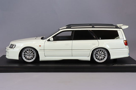 Modelo de encendido 1/18 Nissan Stagea 260RS WGNC34 Blanco Perla con Ruedas BBS RG-R de 18 pulgadas (Plata) IG2885