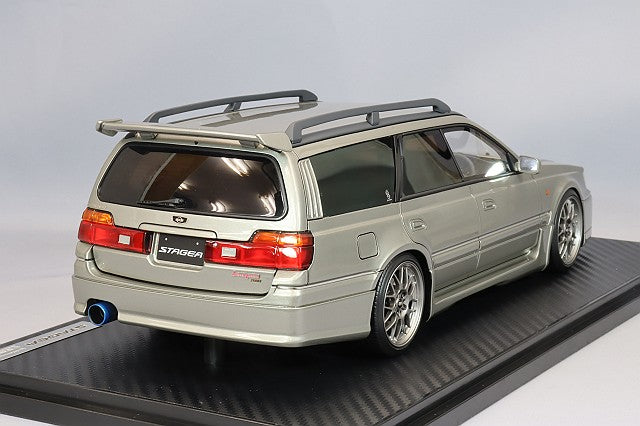 Cargue la imagen en el visor de la galería, Modelo de encendido 1/18 Nissan Stagea 260RS (WGNC34) Plata con ruedas BBS RG-R de 18 pulgadas (Gunmetal) IG2888
