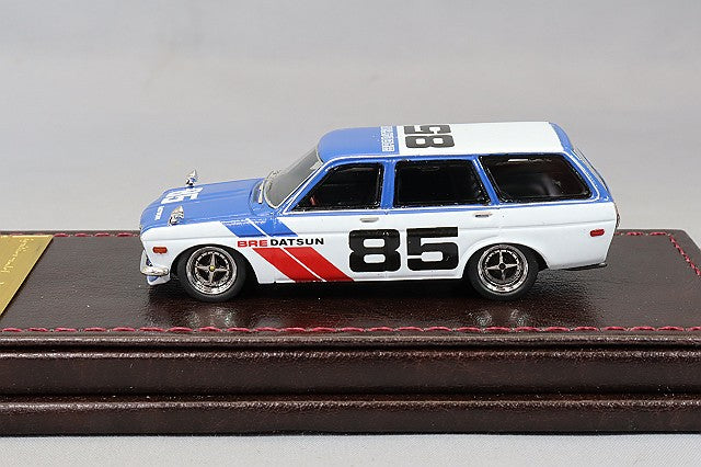 Cargue la imagen en el visor de la galería, Modelo de encendido 1/64 Datsun Bluebird (510) Wagon azul/blanco con ruedas Equip01 de 14 pulgadas (polaco/plateado) IG2930
