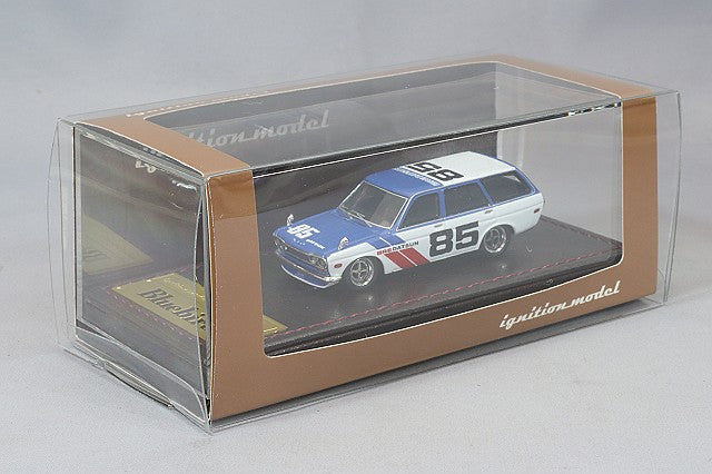 Cargue la imagen en el visor de la galería, Modelo de encendido 1/64 Datsun Bluebird (510) Wagon azul/blanco con ruedas Equip01 de 14 pulgadas (polaco/plateado) IG2930
