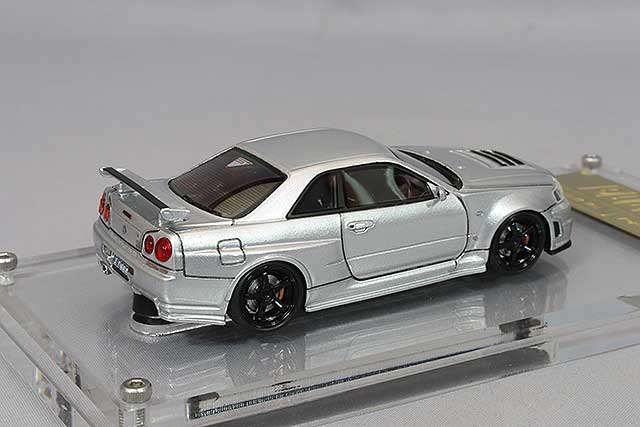 Cargue la imagen en el visor de la galería, modelo de encendido 1/64 Nismo R34 GT-R Z-tune Silver con ruedas Nismo LMGT-4 de 18 pulgadas (negro) IG2936
