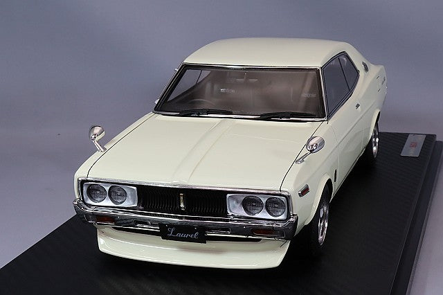 modèle d'allumage 1/18 Nissan Laurel 2000SGX (C130) blanc avec roues SSR MKIII Type 14 pouces (polonais/or) IG3038