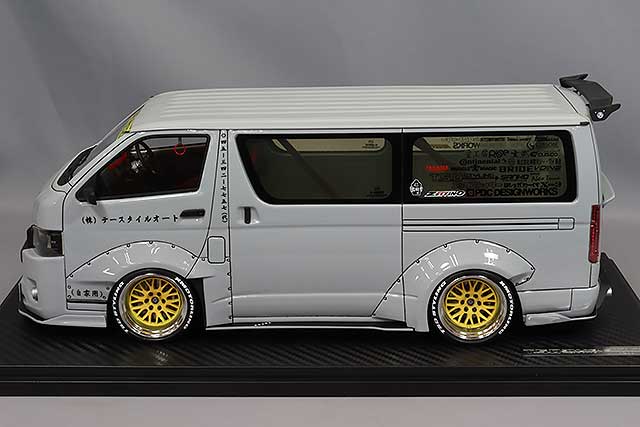 Cargue la imagen en el visor de la galería, modelo de encendido 1/18 TSD Works Hiace Grey con ruedas de malla TSD X-Three de 19 pulgadas (polaco y amarillo) IG3120
