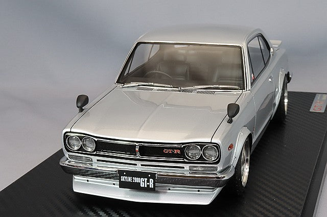 modèle d'allumage 1/18 Nissan Skyline 2000 GT-R (KPGC10) Argent avec roues Equip 40 Type 15 pouces (polonais/argent) IG3236