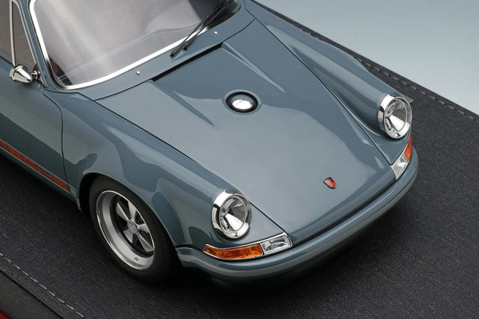 Laden Sie das Bild in Galerie -Viewer, IDEA IM035A 1/18 Porsche Singer 911(964) Coupe Gray
