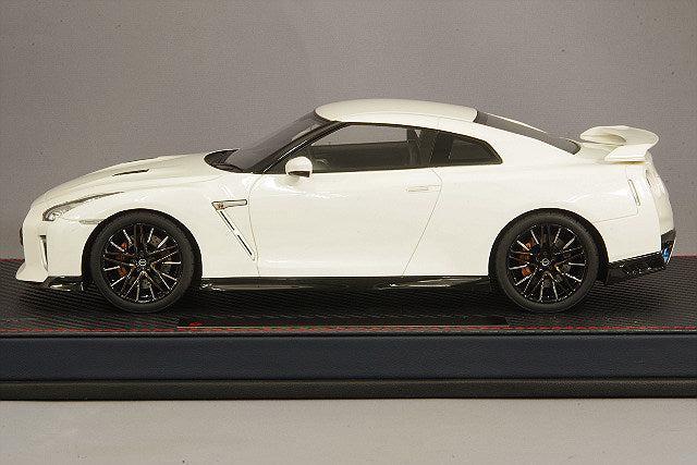 Load image into Gallery viewer, IDEA 1/18 Nissan GT-R 2020 Brilliant White Pearl/Black Interior
