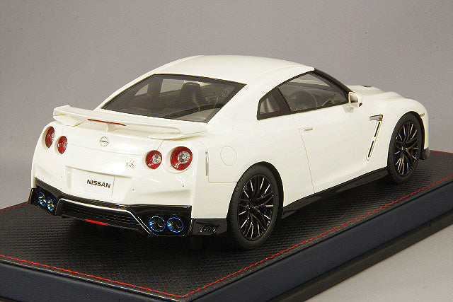 Load image into Gallery viewer, IDEA 1/18 Nissan GT-R 2020 Brilliant White Pearl/Black Interior
