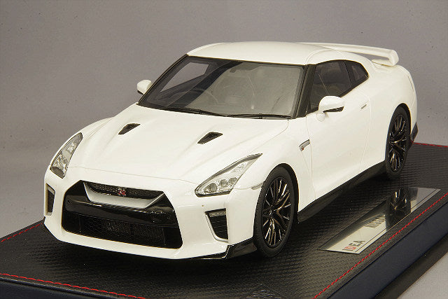 IDEA 1/18 Nissan GT-R 2020 Brilliant White Pearl/Black Interior