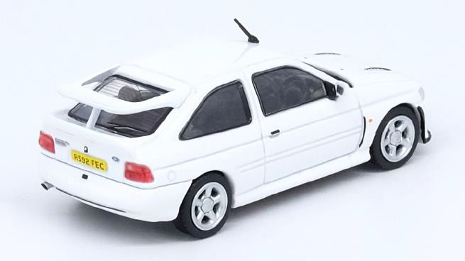 Cargue la imagen en el visor de la galería, INNO ModelsIN64-FERS-WHIRHD 1/64 Ford Escort RS COSWORTH Blanco con volante a la derecha Diecast
