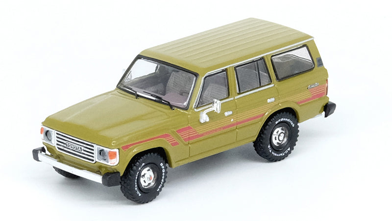 Laden Sie das Bild in Galerie -Viewer, INNO Models 1/64 Toyota Land Cruiser FJ60 Olive Green
