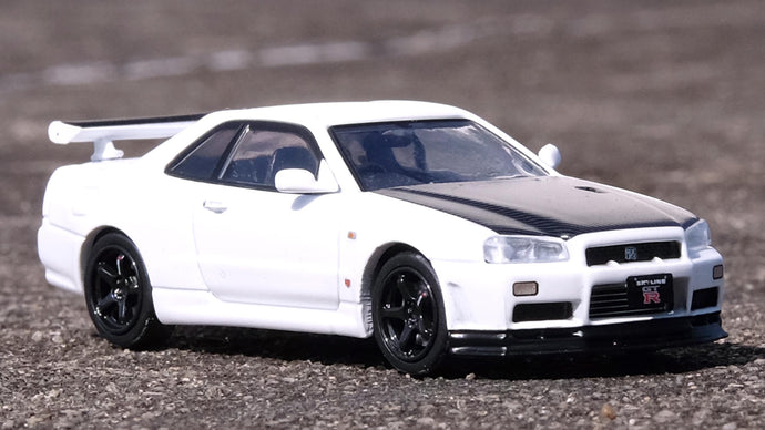 INNO Models 1/64 Nissan Skyline GT-R (R34) V-Spec II N1 White/Carbon Hood