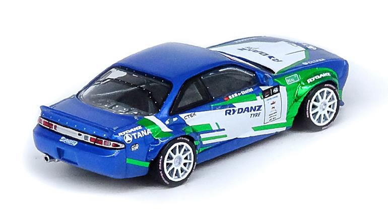 Laden Sie das Bild in Galerie -Viewer, INNO Models 1/64 Nissan Silvia S14 Boss FIA Intercontinental Drifting Cup 2019 Charles Ng
