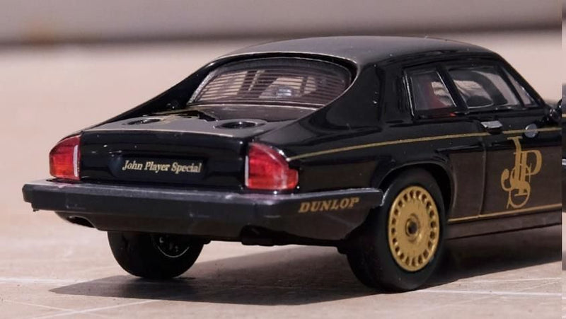 Load image into Gallery viewer, INNO Models 1/64 Jaguar XJ-S #7 &quot;John Player Special&quot; Macau Gear Race 1984 Limited at Macau Grand Prix 2022
