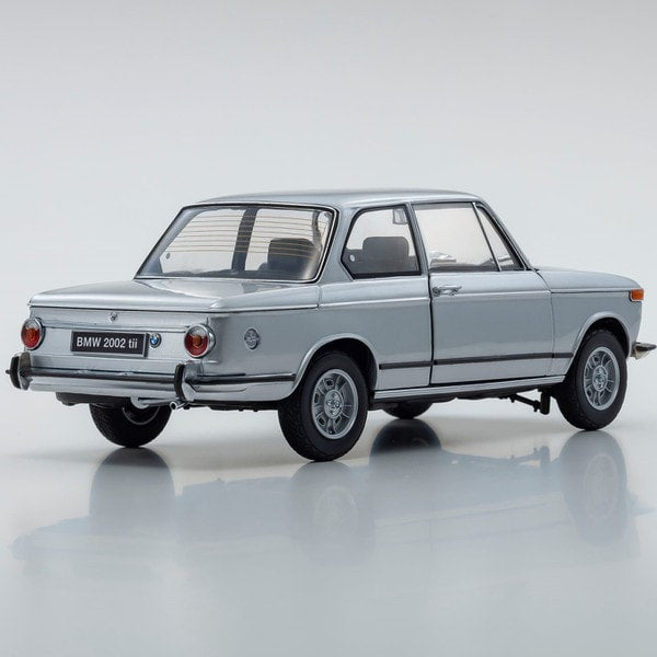 Load image into Gallery viewer, KYOSHO KS08543S 1/18 BMW 2002 tii Silver Diecast
