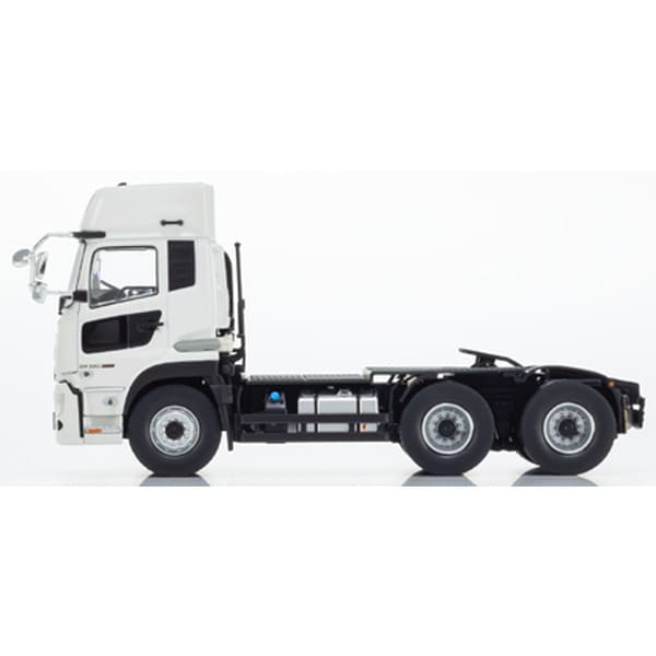 Cargue la imagen en el visor de la galería, KYOSHO KS67375W 1/43 UD Quon GW 6x4 Tractor blanco fundido a presión
