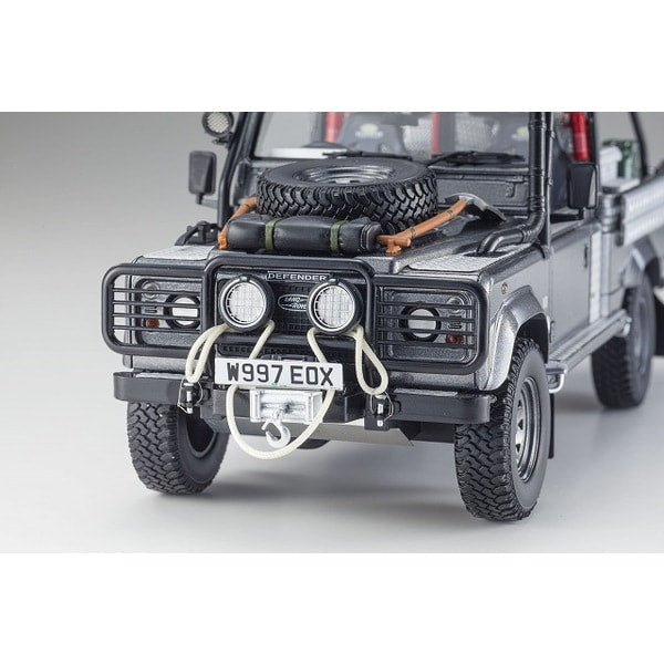 Chargez l&#39;image dans la visionneuse de la galerie, KYOSHO KSR08903TR 1/18 Land Rover Defender Movie Edition [Voiture miniature en résine moulée]
