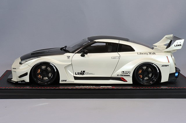 Chargez l&#39;image dans la visionneuse de la galerie, modèle d&#39;allumage 1/18 LB Silhouette Works GT Nissan 35GT-RR Blanc et Mme Chisaki Kato Figure commande spécialeMC-IG2358
