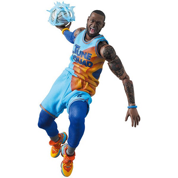 Cargue la imagen en el visor de la galería, MEDICOM TOY MAFEX LeBron James SPACE JAM: A NEW LEGACY Ver. [Pre-painted Articulated Figure Approximately 170mm]
