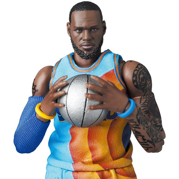 Carica immagine in Galleria Viewer, MEDICOM TOY MAFEX LeBron James SPACE JAM: A NEW LEGACY Ver. [Pre-painted Articulated Figure Approximately 170mm]
