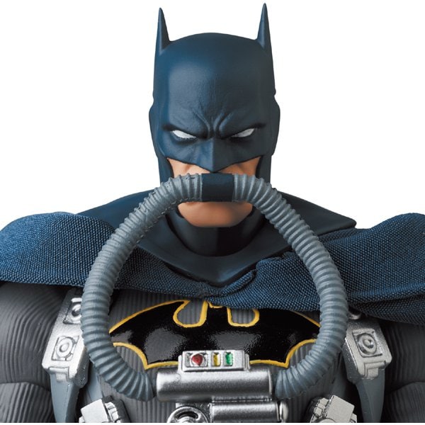 Carica immagine in Galleria Viewer, MEDICOM TOY MAFEX No.165 STEALTH JUMPER BATMAN HUSH Ver. [Pre-painted Articulated Figure Approximately 160mm]
