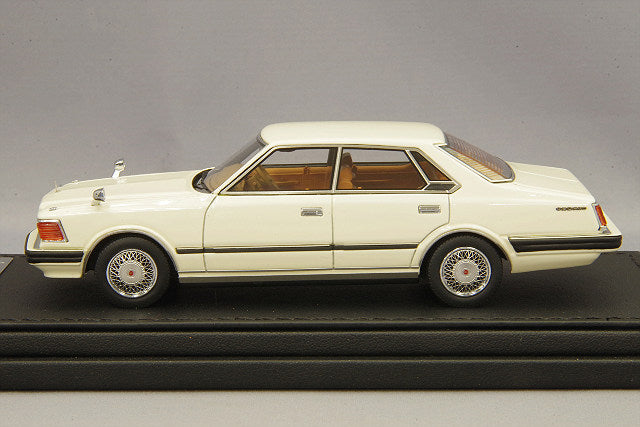 Cargue la imagen en el visor de la galería, modelo de encendidoxTommy Tech 1/43 Nissan Cedric HT 280E Brougham WhiteT-IG4325
