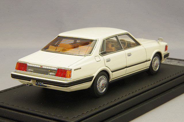 Chargez l&#39;image dans la visionneuse de la galerie, modèle d&#39;allumage xTommy Tech 1/43 Nissan Cedric HT 280E Brougham WhiteT-IG4325
