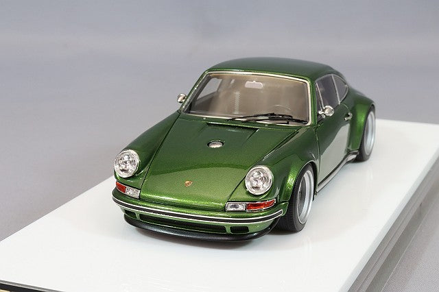 Laden Sie das Bild in Galerie -Viewer, VISION 1/43 Singer 911 (964) Sherlock Green Rush
