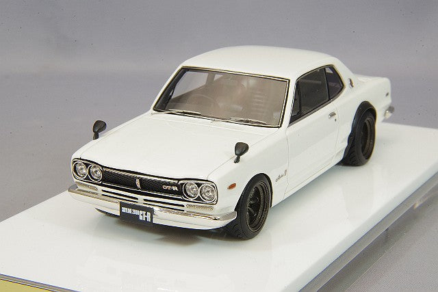 VISION 1/43 Nissan Skyline 2000 GT-R (KPGC10) 1971 White/RS Watanabe 8 Spoke Wheels